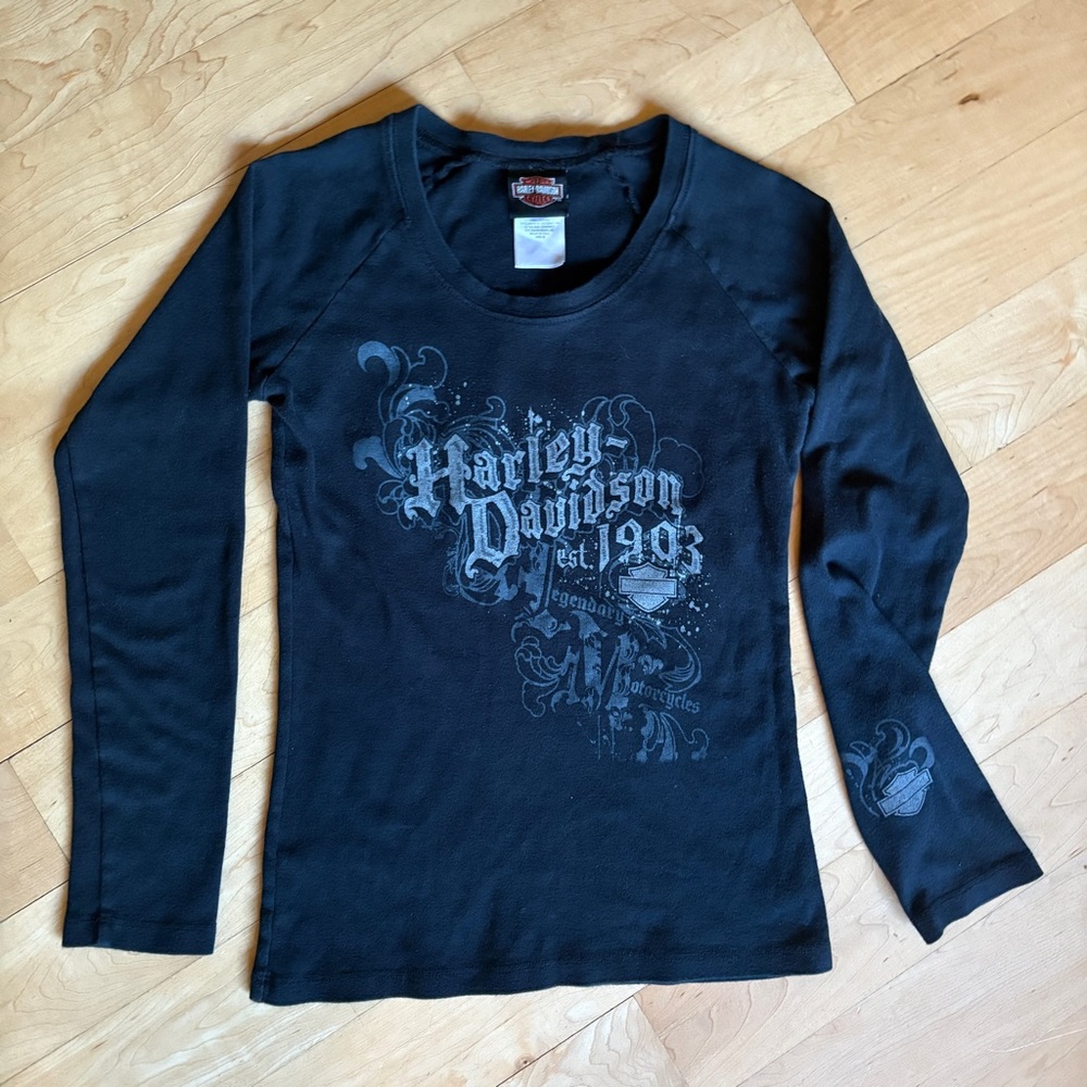 Women’s Size Small/Extra Small Harley-Davidson Black and Gray Long sleeved Shirt